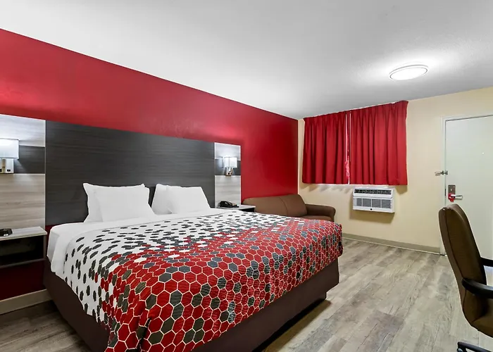 Econo Lodge Inn & Suites