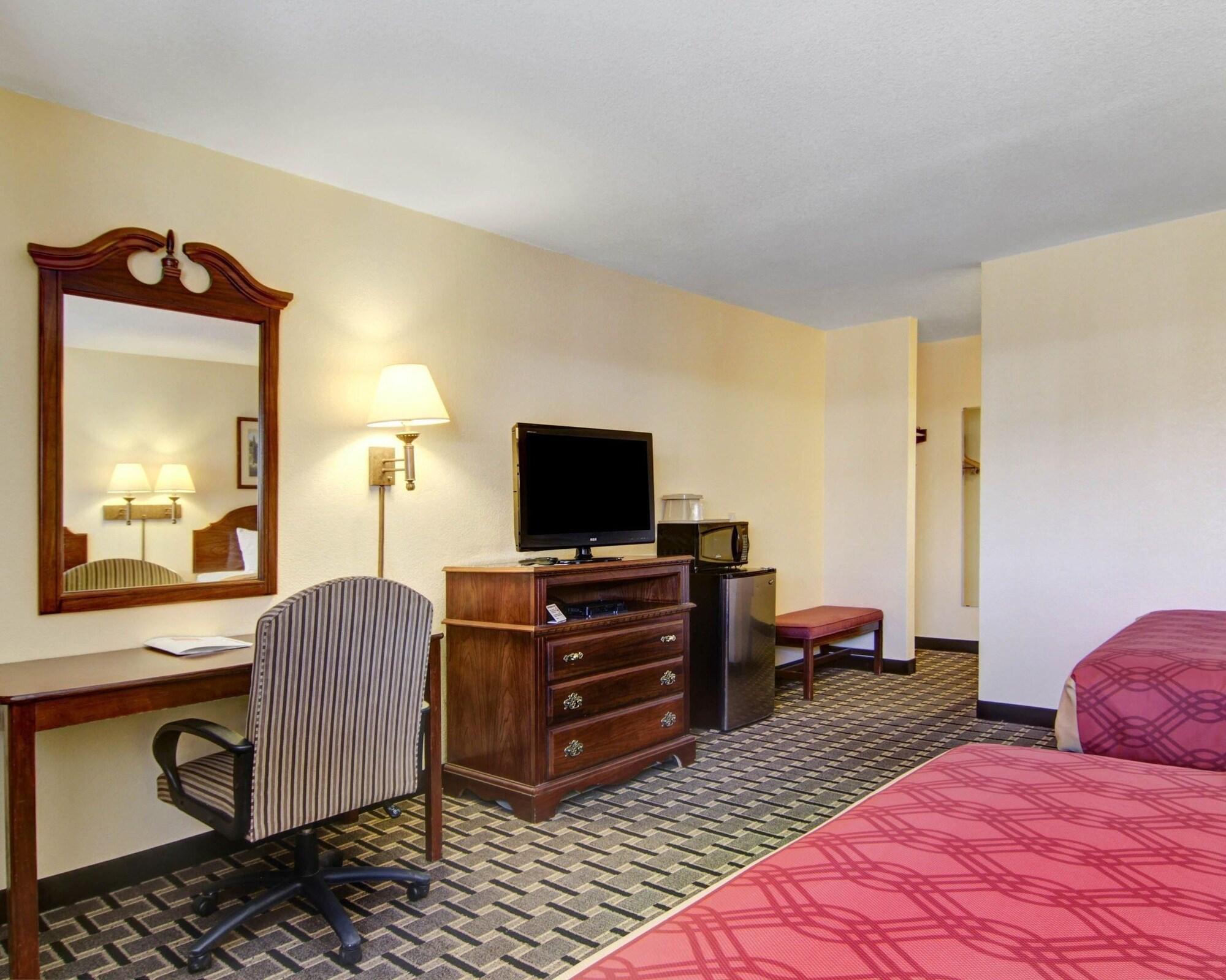 Hotel Econo & Santa Rosa