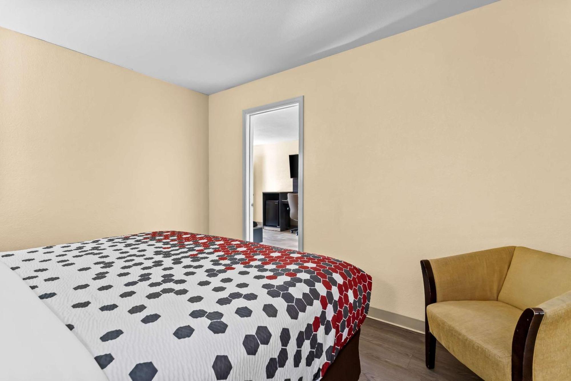 Hotel Econo & 3*