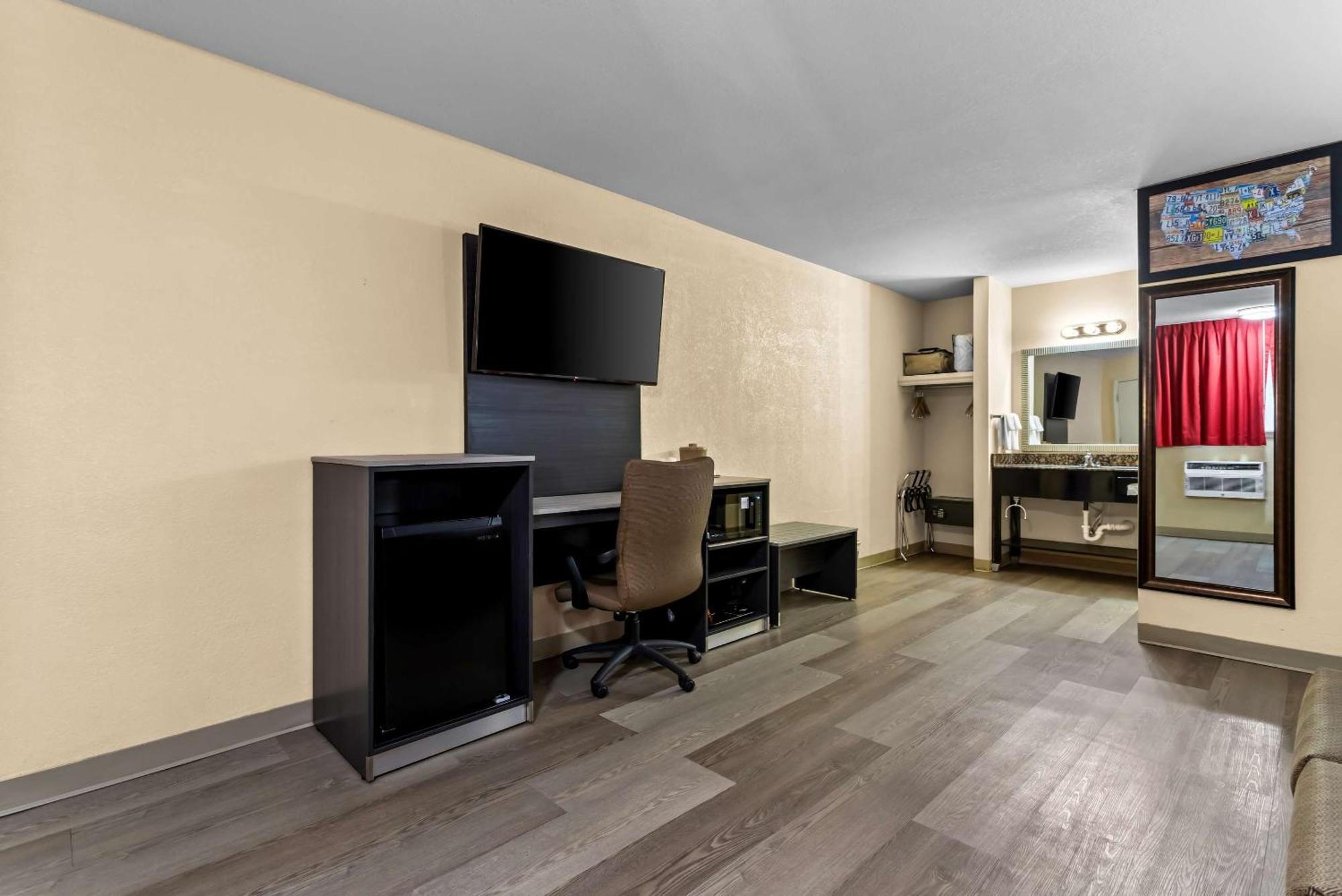 Hotel Econo & 3*