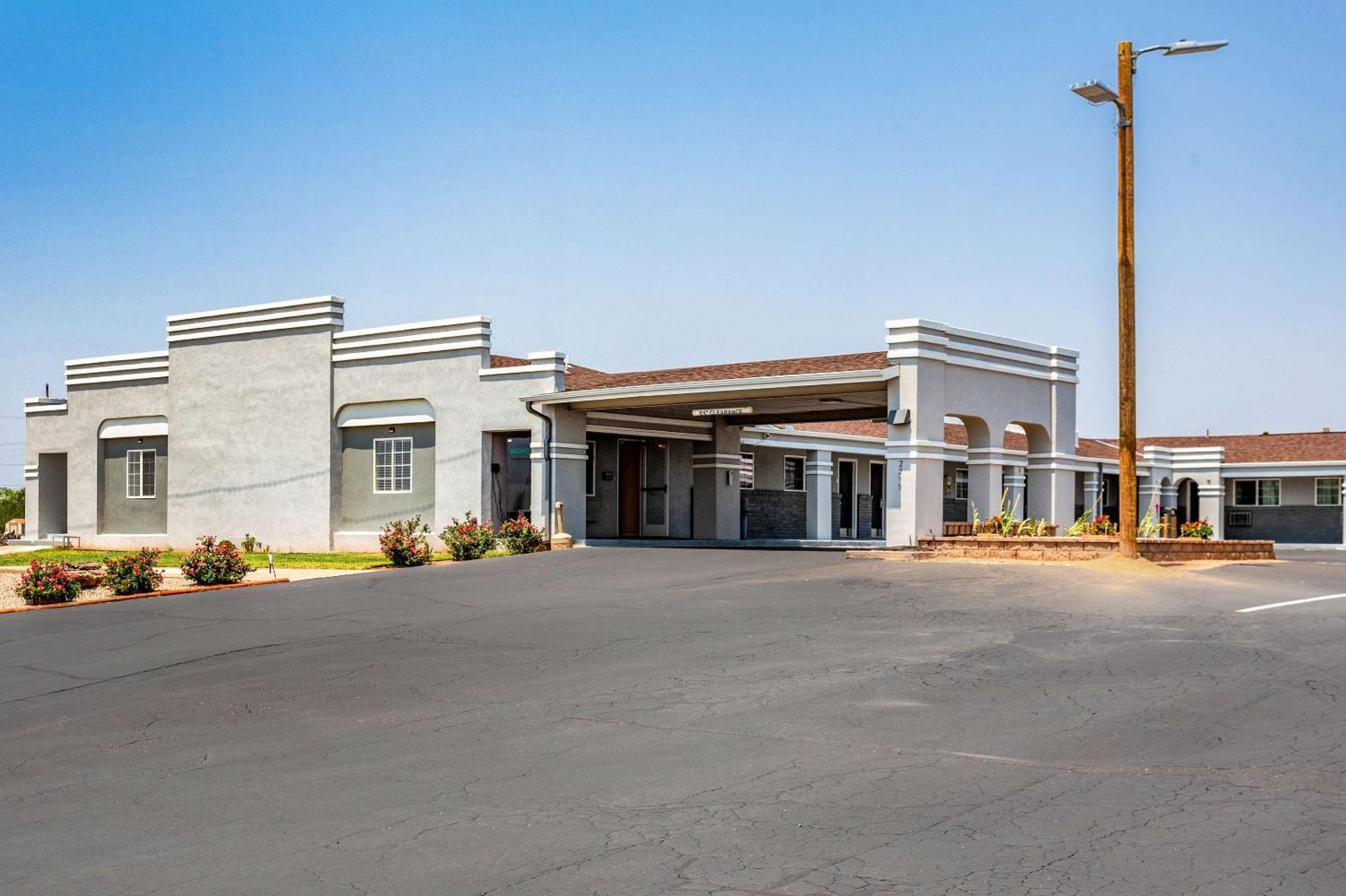 Econo & 3* Santa Rosa