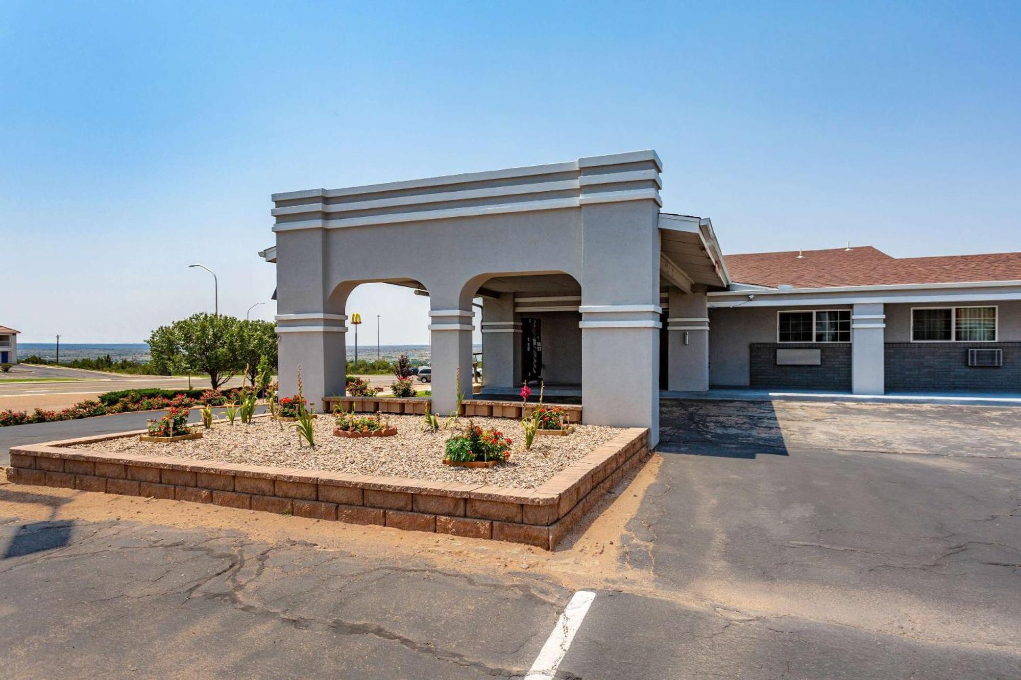 Hotel Econo &