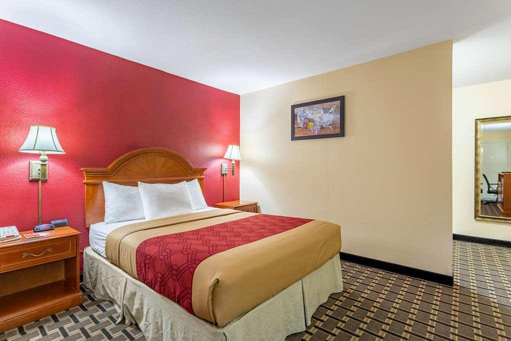 Hotel Econo &