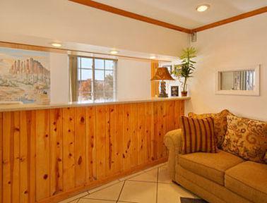 Hotel Econo &