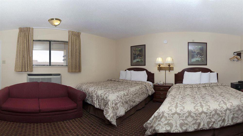 Hotel Econo & 3*